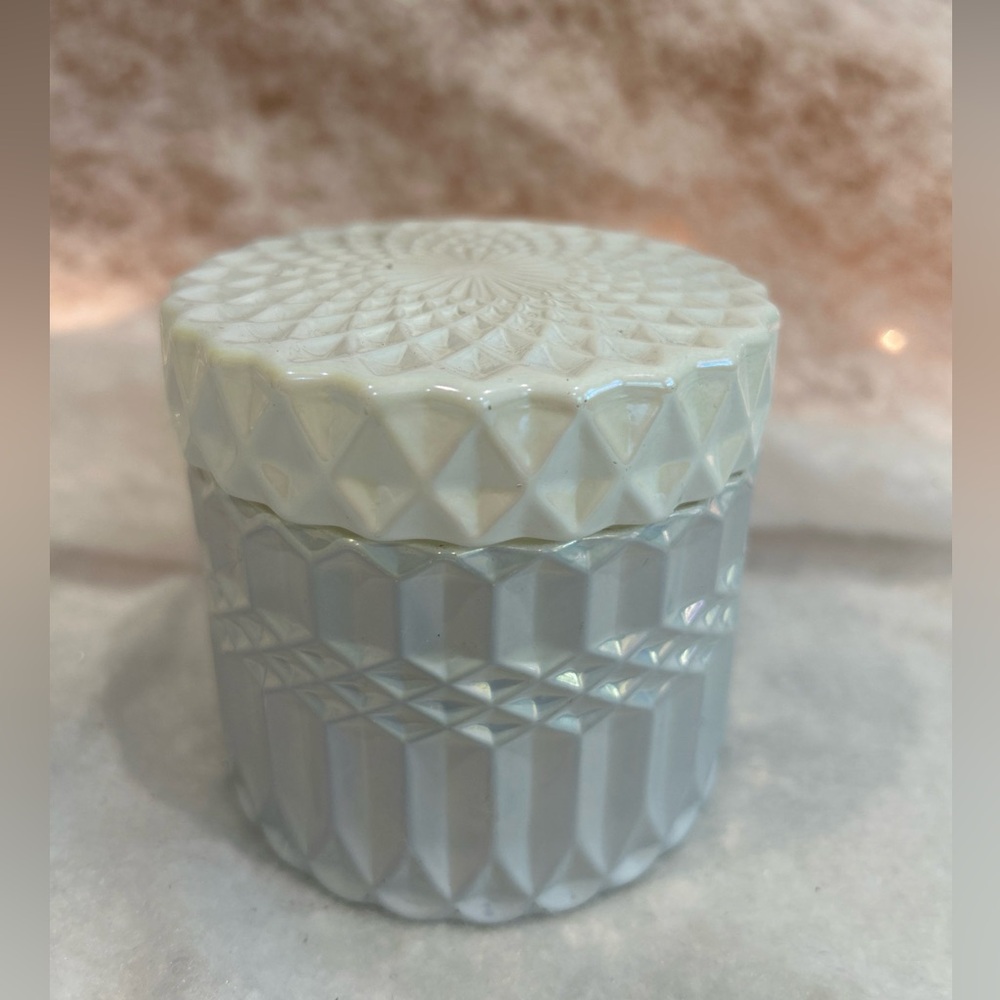 Leoben Co, Frosted Wild Pine, 6oz soy candle, NWT